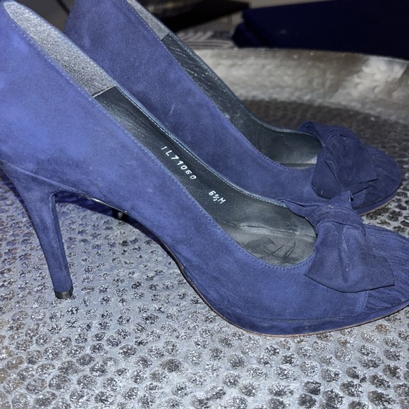 Stuart Weitzman navy blue suede pumps - Picture 6 of 6